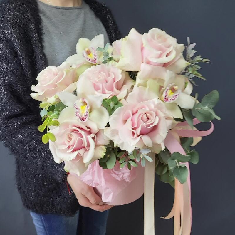 Розовый жемчуг L композиция из орхидей с розами Розовый жемчуг L композиция из орхидей с розами